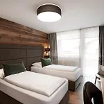Gruener Baum 4*