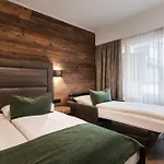 Grüner Baum Hotel 4*