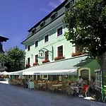 Gruener Baum 4*