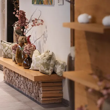 Отель Gruener Baum 4*