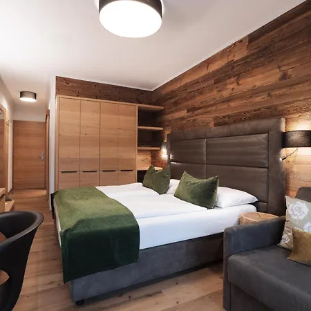 Отель Gruener Baum 4*
