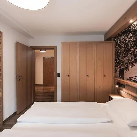 Gruener Baum 4*