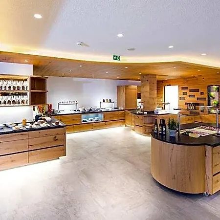 Hotel Gruener Baum 4*