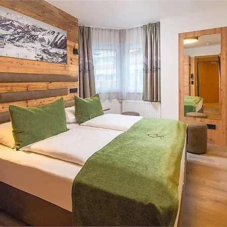 Gruener Baum Hotel 4*