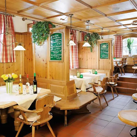 Gruener Baum Otel 4*