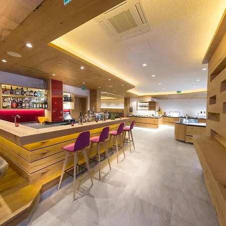 格鲁内鲍姆酒店 滨湖采尔
