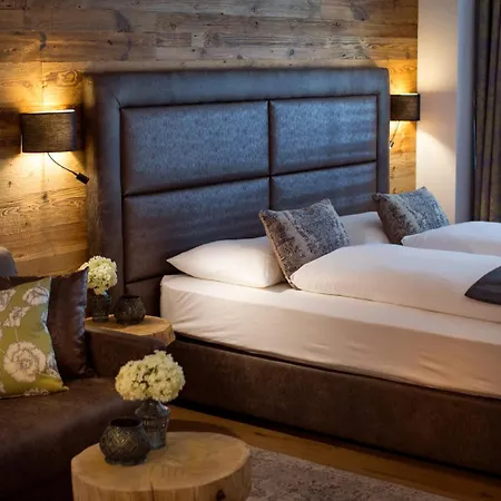 Hotel Gruener Baum 4*