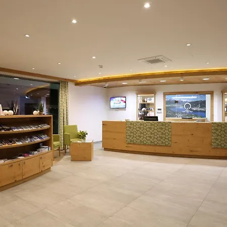 Hotel Gruener Baum 4*