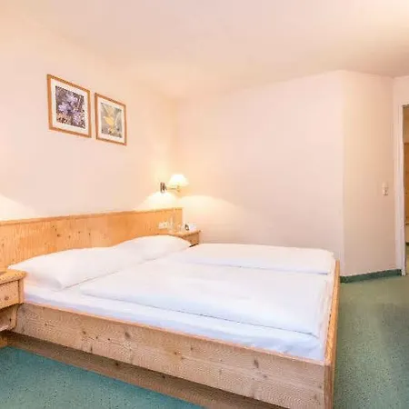 Gruener Baum 4*