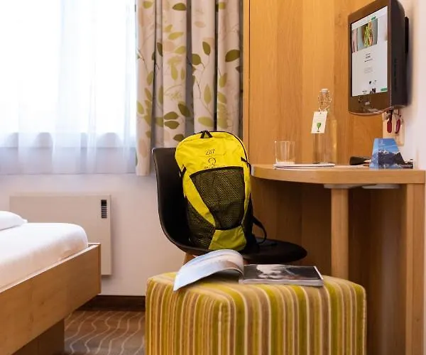 Gruener Baum מלון צל-אם-זי