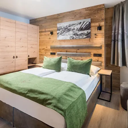 Gruener Baum Hotel 4*