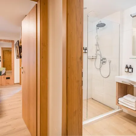 Gruener Baum 4*
