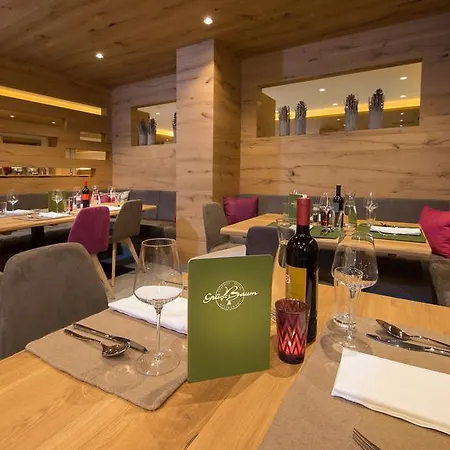 Gruener Baum Hotel 4*